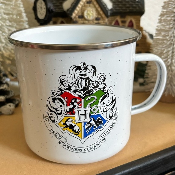 Harry Potter Property Of Hogwarts Crest 21 oz White Enamel Camper Mug - Picture 1 of 6